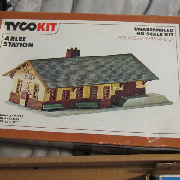 HUGE Lot HO + O GAUGE Mixed TRAINS TRACKS Tyco Unassembled Station MODEL POWER + - Picture 4 of 10